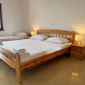 apartments-bernarda-2.hotelinzadar.com/